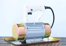 Vibratore a piastra attaccata